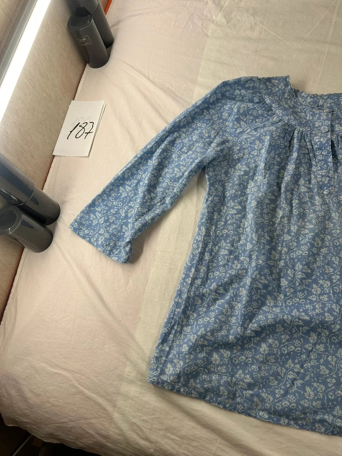 Blauw en wit vintage print lange mouw blouse – photo 3